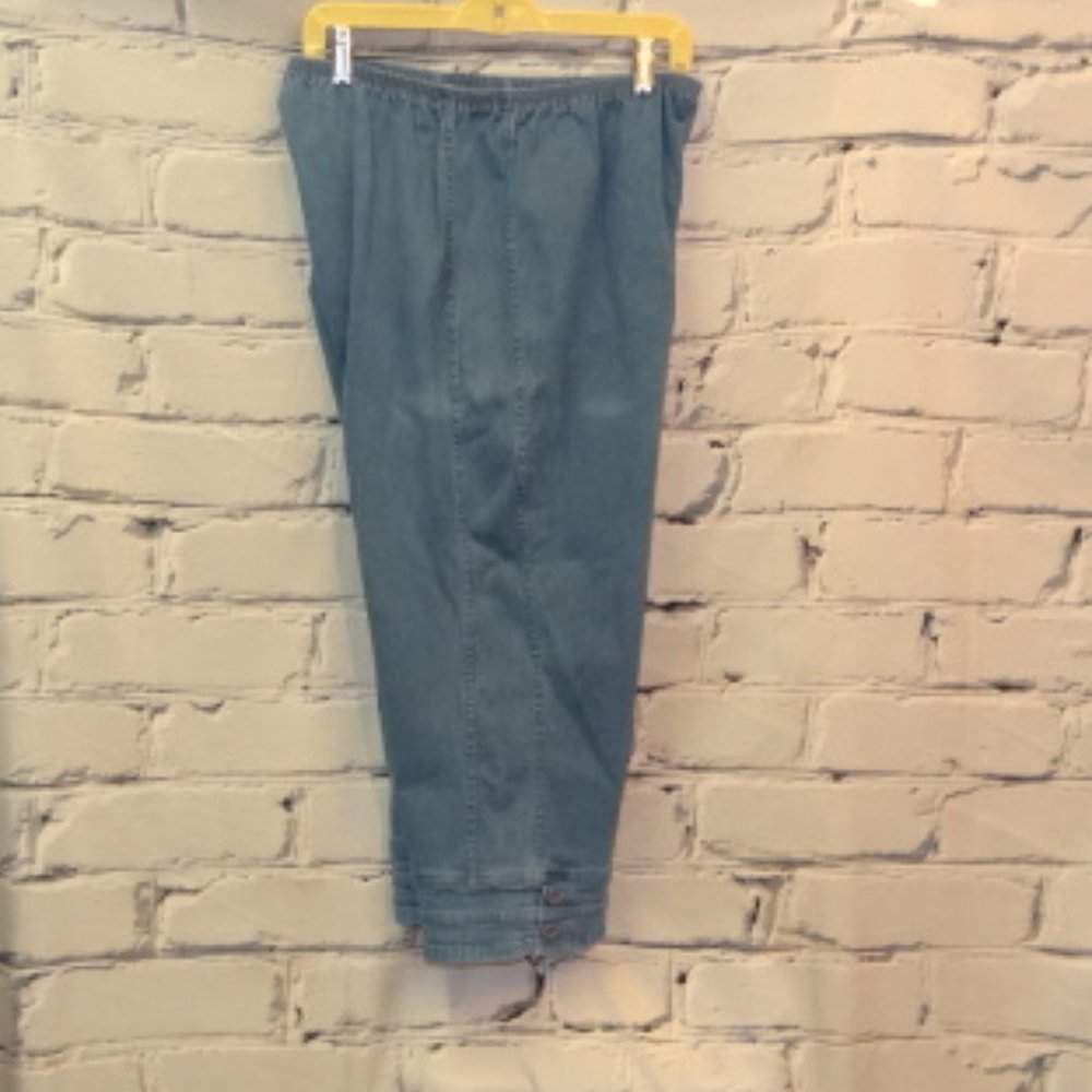 Demin & Company Blue Jean Capri's w/Elastic Waist